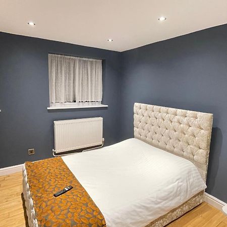 Apartment & Rooms In London クロイドン エクステリア 写真