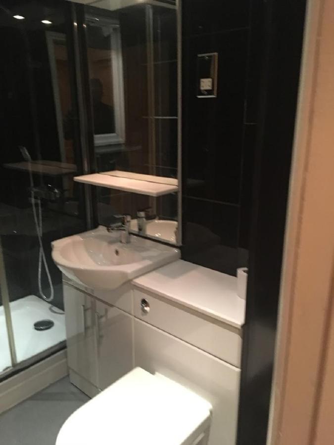 Apartment & Rooms In London クロイドン エクステリア 写真