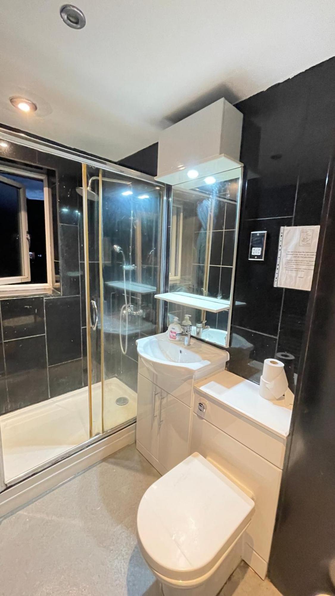 Apartment & Rooms In London クロイドン エクステリア 写真