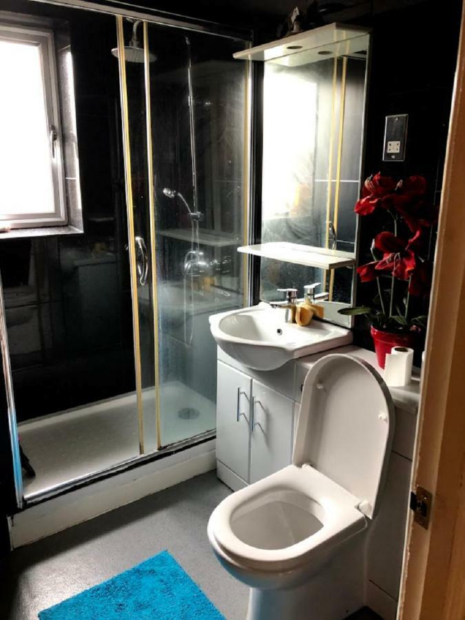 Apartment & Rooms In London クロイドン エクステリア 写真